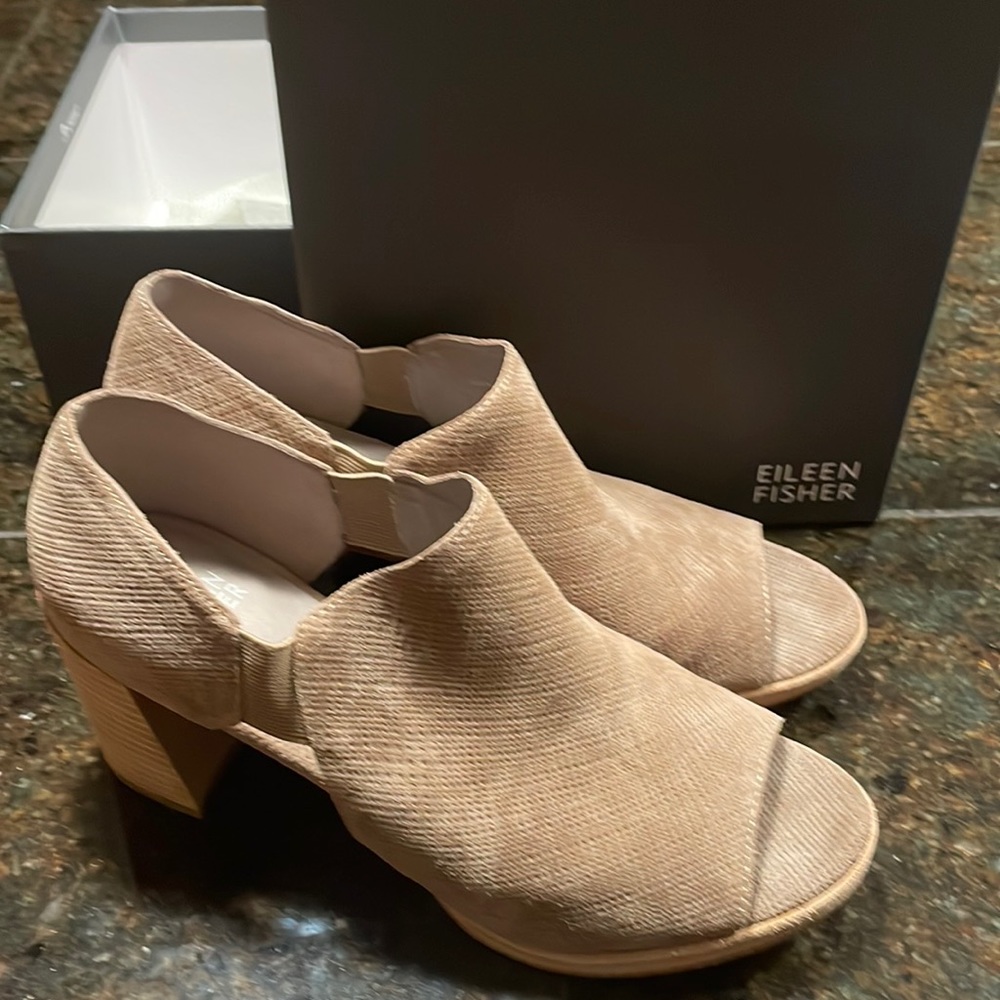 Eileen Fisher, size 8. Beige.